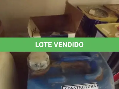 LOTE 409 - 01 GALÃO DE TINTA E 01 BALDE DE MASSA CORRIDA. (NO ESTADO) ATENÇÃO! FAZER A VISITAÇÃO ANTES DE ARREMATAR, NÃO SABEMOS SE FUNCIONA, LEILÃO NÃO TEM GARANTIA E NEM DEVOLUÇÃO, SUJEITO A POSSÍVEIS AVARIAS VISÍVEIS/OCULTAS E/OU AUSÊNCIA DE COMPONENTES.