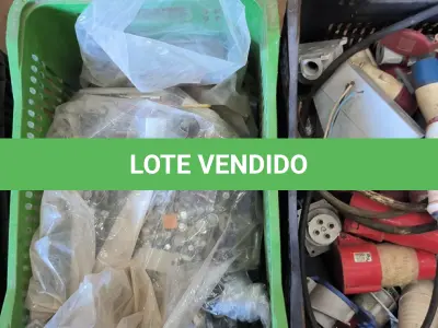 LOTE 226 - 01 LOTE COM TOMADAS INDUSTRIAIS E PARAFUSOS DIVERSOS. (CAIXA ORGANIZADORA NAO INCLUSA) (NO ESTADO) ATENÇÃO! FAZER A VISITAÇÃO ANTES DE ARREMATAR, NÃO SABEMOS SE FUNCIONA, LEILÃO NÃO TEM GARANTIA E NEM DEVOLUÇÃO, SUJEITO A POSSÍVEIS AVARIAS VISÍVEIS/OCULTAS E/OU AUSÊNCIA DE COMPONENTES.