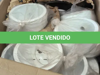 LOTE 252 - 01 LOTE COM LUMINÁRIAS DIVERSAS. (NO ESTADO) ATENÇÃO! FAZER A VISITAÇÃO ANTES DE ARREMATAR, NÃO SABEMOS SE FUNCIONA, LEILÃO NÃO TEM GARANTIA E NEM DEVOLUÇÃO, SUJEITO A POSSÍVEIS AVARIAS VISÍVEIS/OCULTAS E/OU AUSÊNCIA DE COMPONENTES.