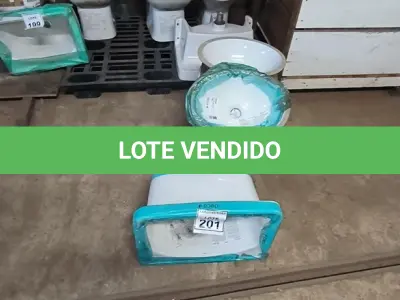 LOTE 201 - 01 VASO SANITÁRIO,  01 TANQUE DECA E 03 CUBAS PARA LAVATÓRIO. (NO ESTADO) ATENÇÃO! FAZER A VISITAÇÃO ANTES DE ARREMATAR, NÃO SABEMOS SE FUNCIONA, LEILÃO NÃO TEM GARANTIA E NEM DEVOLUÇÃO, SUJEITO A POSSÍVEIS AVARIAS VISÍVEIS/OCULTAS E/OU AUSÊNCIA DE COMPONENTES.