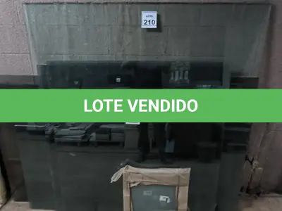 LOTE 210 - 01 LOTE COM VIDROS TAMANHOS DIVERSOS. (NO ESTADO) ATENÇÃO! FAZER A VISITAÇÃO ANTES DE ARREMATAR, NÃO SABEMOS SE FUNCIONA, LEILÃO NÃO TEM GARANTIA E NEM DEVOLUÇÃO, SUJEITO A POSSÍVEIS AVARIAS VISÍVEIS/OCULTAS E/OU AUSÊNCIA DE COMPONENTES.