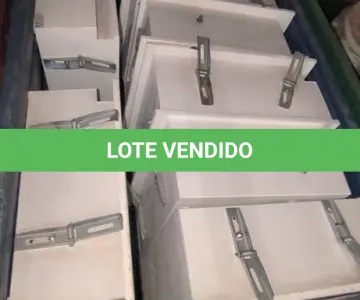 LOTE 297 - 01 LOTE COM PLAFON DE EMBUTIR BRANCO 20X20. (CAIXA ORGANIZADORA NAO INCLUSA) (NO ESTADO) ATENÇÃO! FAZER A VISITAÇÃO ANTES DE ARREMATAR, NÃO SABEMOS SE FUNCIONA, LEILÃO NÃO TEM GARANTIA E NEM DEVOLUÇÃO, SUJEITO A POSSÍVEIS AVARIAS VISÍVEIS/OCULTAS E/OU AUSÊNCIA DE COMPONENTES.