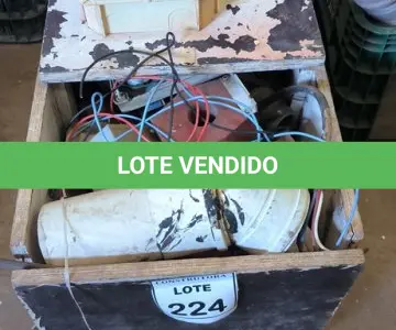 LOTE 224 - 01 CAIXOTE EM MADEIRA COM CONEXÕES PARA ESGOTO. (NO ESTADO) ATENÇÃO! FAZER A VISITAÇÃO ANTES DE ARREMATAR, NÃO SABEMOS SE FUNCIONA, LEILÃO NÃO TEM GARANTIA E NEM DEVOLUÇÃO, SUJEITO A POSSÍVEIS AVARIAS VISÍVEIS/OCULTAS E/OU AUSÊNCIA DE COMPONENTES.
