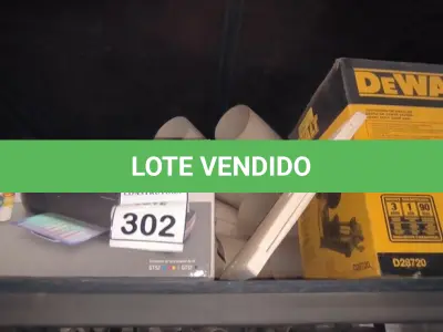 LOTE 302 - 02 CAIXAS COM TAMPAS DE QUADROS ELÉTRICOS GRANDES. (CAIXA ORGANIZADORA NAO INCLUSA) (NO ESTADO) ATENÇÃO! FAZER A VISITAÇÃO ANTES DE ARREMATAR, NÃO SABEMOS SE FUNCIONA, LEILÃO NÃO TEM GARANTIA E NEM DEVOLUÇÃO, SUJEITO A POSSÍVEIS AVARIAS VISÍVEIS/OCULTAS E/OU AUSÊNCIA DE COMPONENTES.