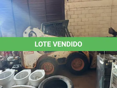 LOTE 630 - 01 BOB CAT. MODELO S 185 ANO 2010 COM IMPLEMENTOS. (NO ESTADO) ATENÇÃO! FAZER A VISITAÇÃO ANTES DE ARREMATAR, NÃO SABEMOS SE FUNCIONA, LEILÃO NÃO TEM GARANTIA E NEM DEVOLUÇÃO, SUJEITO A POSSÍVEIS AVARIAS VISÍVEIS/OCULTAS E/OU AUSÊNCIA DE COMPONENTES.