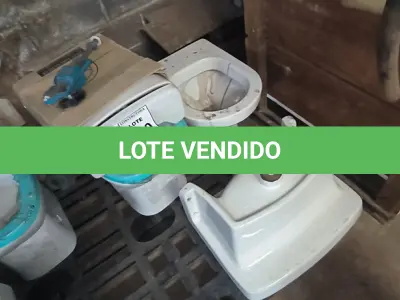 LOTE 200 - 02 VASOS SANITÁRIOS SENDO 01 VASO COM CAIXA ACOPLADA  E 01 TANQUE DECA.