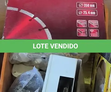 LOTE 232 - 01 LOTE COM DISCO DE MADEIRA ,CÂMERAS E CONEXÕES. (CAIXA ORGANIZADORA NAO INCLUSA) (NO ESTADO) ATENÇÃO! FAZER A VISITAÇÃO ANTES DE ARREMATAR, NÃO SABEMOS SE FUNCIONA, LEILÃO NÃO TEM GARANTIA E NEM DEVOLUÇÃO, SUJEITO A POSSÍVEIS AVARIAS VISÍVEIS/OCULTAS E/OU AUSÊNCIA DE COMPONENTES.