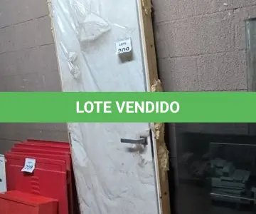 LOTE 209 - 01 PORTA COM PORTAL EM MADEIRA 60X2,10CM. (NO ESTADO) ATENÇÃO! FAZER A VISITAÇÃO ANTES DE ARREMATAR, NÃO SABEMOS SE FUNCIONA, LEILÃO NÃO TEM GARANTIA E NEM DEVOLUÇÃO, SUJEITO A POSSÍVEIS AVARIAS VISÍVEIS/OCULTAS E/OU AUSÊNCIA DE COMPONENTES.