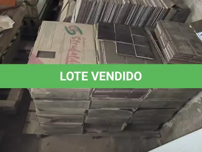 LOTE 166 - 21 CAIXAS DE PASTILHAS  CERÂMICAS ESMALTADAS PARA REVESTIMENTOS 10X10CM NA COR MARROM. (NO ESTADO) ATENÇÃO! FAZER A VISITAÇÃO ANTES DE ARREMATAR, NÃO SABEMOS SE FUNCIONA, LEILÃO NÃO TEM GARANTIA E NEM DEVOLUÇÃO, SUJEITO A POSSÍVEIS AVARIAS VISÍVEIS/OCULTAS E/OU AUSÊNCIA DE COMPONENTES.