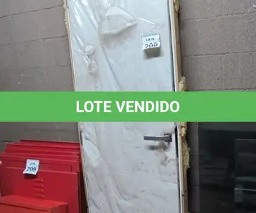 LOTE 209 - 01 PORTA COM PORTAL EM MADEIRA 60X2,10CM. (NO ESTADO) ATENÇÃO! FAZER A VISITAÇÃO ANTES DE ARREMATAR, NÃO SABEMOS SE FUNCIONA, LEILÃO NÃO TEM GARANTIA E NEM DEVOLUÇÃO, SUJEITO A POSSÍVEIS AVARIAS VISÍVEIS/OCULTAS E/OU AUSÊNCIA DE COMPONENTES.