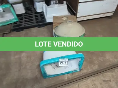 LOTE 201 - 01 VASO SANITÁRIO,  01 TANQUE DECA E 03 CUBAS PARA LAVATÓRIO. (NO ESTADO) ATENÇÃO! FAZER A VISITAÇÃO ANTES DE ARREMATAR, NÃO SABEMOS SE FUNCIONA, LEILÃO NÃO TEM GARANTIA E NEM DEVOLUÇÃO, SUJEITO A POSSÍVEIS AVARIAS VISÍVEIS/OCULTAS E/OU AUSÊNCIA DE COMPONENTES.