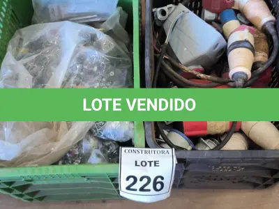 LOTE 226 - 01 LOTE COM TOMADAS INDUSTRIAIS E PARAFUSOS DIVERSOS. (CAIXA ORGANIZADORA NAO INCLUSA) (NO ESTADO) ATENÇÃO! FAZER A VISITAÇÃO ANTES DE ARREMATAR, NÃO SABEMOS SE FUNCIONA, LEILÃO NÃO TEM GARANTIA E NEM DEVOLUÇÃO, SUJEITO A POSSÍVEIS AVARIAS VISÍVEIS/OCULTAS E/OU AUSÊNCIA DE COMPONENTES.