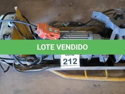LOTE 212 - 01 TALHA ELÉTRICA 220/380 TRIFÁSICO 400KG. (NO ESTADO) ATENÇÃO! FAZER A VISITAÇÃO ANTES DE ARREMATAR, NÃO SABEMOS SE FUNCIONA, LEILÃO NÃO TEM GARANTIA E NEM DEVOLUÇÃO, SUJEITO A POSSÍVEIS AVARIAS VISÍVEIS/OCULTAS E/OU AUSÊNCIA DE COMPONENTES.