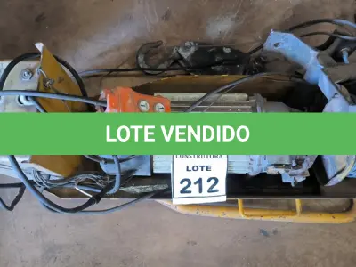 LOTE 212 - 01 TALHA ELÉTRICA 220/380 TRIFÁSICO 400KG. (NO ESTADO) ATENÇÃO! FAZER A VISITAÇÃO ANTES DE ARREMATAR, NÃO SABEMOS SE FUNCIONA, LEILÃO NÃO TEM GARANTIA E NEM DEVOLUÇÃO, SUJEITO A POSSÍVEIS AVARIAS VISÍVEIS/OCULTAS E/OU AUSÊNCIA DE COMPONENTES.