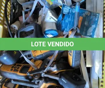 LOTE 216 - 01 LOTE COM RÁDIOS COMUNICADORES E TOMADAS INDUSTRIAIS. (CAIXA ORGANIZADORA NAO INCLUSA) (NO ESTADO) ATENÇÃO! FAZER A VISITAÇÃO ANTES DE ARREMATAR, NÃO SABEMOS SE FUNCIONA, LEILÃO NÃO TEM GARANTIA E NEM DEVOLUÇÃO, SUJEITO A POSSÍVEIS AVARIAS VISÍVEIS/OCULTAS E/OU AUSÊNCIA DE COMPONENTES.