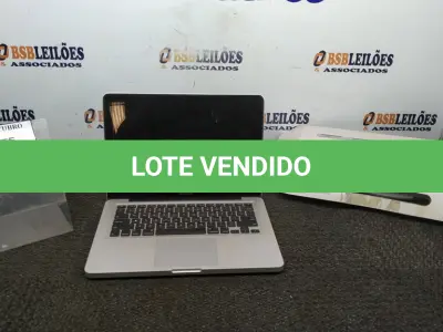 LOTE 197 - 01 MACBOOK PRO APPLE. (NO ESTADO) ATENÇÃO! FAZER A VISITAÇÃO ANTES DE ARREMATAR, NÃO SABEMOS SE FUNCIONA, LEILÃO NÃO TEM GARANTIA E NEM DEVOLUÇÃO, SUJEITO A POSSÍVEIS AVARIAS VISÍVEIS/OCULTAS E/OU AUSÊNCIA DE COMPONENTES.