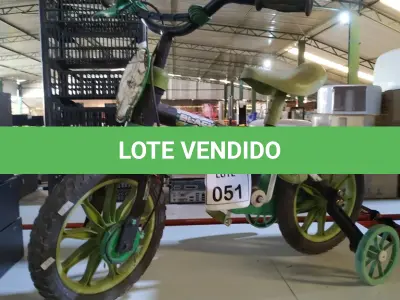 LOTE 051 - 01 BICICLETA INFANTIL. (NO ESTADO) ATENÇÃO! FAZER A VISITAÇÃO ANTES DE ARREMATAR, NÃO SABEMOS SE FUNCIONA, LEILÃO NÃO TEM GARANTIA E NEM DEVOLUÇÃO, SUJEITO A POSSÍVEIS AVARIAS VISÍVEIS/OCULTAS E/OU AUSÊNCIA DE COMPONENTES.