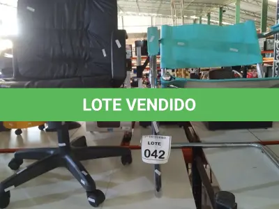 LOTE 042 - 01 CADEIRA DE ESCRITÓRIO E 01 CADEIRA CROMADA FIXA. (NO ESTADO) ATENÇÃO! FAZER A VISITAÇÃO ANTES DE ARREMATAR, NÃO SABEMOS SE FUNCIONA, LEILÃO NÃO TEM GARANTIA E NEM DEVOLUÇÃO, SUJEITO A POSSÍVEIS AVARIAS VISÍVEIS/OCULTAS E/OU AUSÊNCIA DE COMPONENTES.