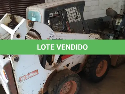 LOTE 630 - 01 BOB CAT. MODELO S 185 ANO 2010 COM IMPLEMENTOS. (NO ESTADO) ATENÇÃO! FAZER A VISITAÇÃO ANTES DE ARREMATAR, NÃO SABEMOS SE FUNCIONA, LEILÃO NÃO TEM GARANTIA E NEM DEVOLUÇÃO, SUJEITO A POSSÍVEIS AVARIAS VISÍVEIS/OCULTAS E/OU AUSÊNCIA DE COMPONENTES.