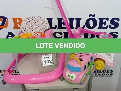 LOTE 102 - 01 ANDADOR DE CRIANÇA, 01 CARRINHO DE EMPURRAR E 01 CARRINHO DE BRINQUEDO. (NO ESTADO) ATENÇÃO! FAZER A VISITAÇÃO ANTES DE ARREMATAR, NÃO SABEMOS SE FUNCIONA, LEILÃO NÃO TEM GARANTIA E NEM DEVOLUÇÃO, SUJEITO A POSSÍVEIS AVARIAS VISÍVEIS/OCULTAS E/OU AUSÊNCIA DE COMPONENTES.