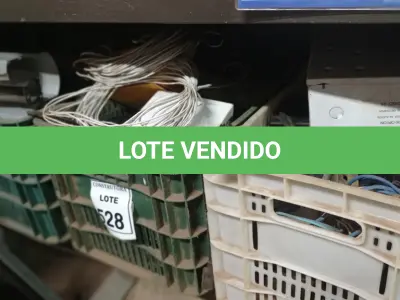 LOTE 528 - 01 LOTE COM CABOS DIVERSOS, FONTES, ESTABILIZADOR E SUPORTE PARA CÂMERAS DE SEGURANÇA. (CAIXA ORGANIZADORA NAO INCLUSA) (NO ESTADO) ATENÇÃO! FAZER A VISITAÇÃO ANTES DE ARREMATAR, NÃO SABEMOS SE FUNCIONA, LEILÃO NÃO TEM GARANTIA E NEM DEVOLUÇÃO, SUJEITO A POSSÍVEIS AVARIAS VISÍVEIS/OCULTAS E/OU AUSÊNCIA DE COMPONENTES.