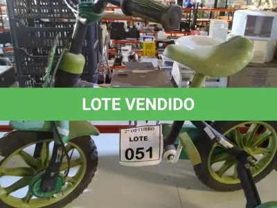 LOTE 051 - 01 BICICLETA INFANTIL. (NO ESTADO) ATENÇÃO! FAZER A VISITAÇÃO ANTES DE ARREMATAR, NÃO SABEMOS SE FUNCIONA, LEILÃO NÃO TEM GARANTIA E NEM DEVOLUÇÃO, SUJEITO A POSSÍVEIS AVARIAS VISÍVEIS/OCULTAS E/OU AUSÊNCIA DE COMPONENTES.