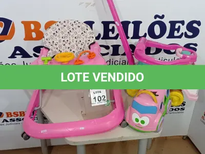 LOTE 102 - 01 ANDADOR DE CRIANÇA, 01 CARRINHO DE EMPURRAR E 01 CARRINHO DE BRINQUEDO. (NO ESTADO) ATENÇÃO! FAZER A VISITAÇÃO ANTES DE ARREMATAR, NÃO SABEMOS SE FUNCIONA, LEILÃO NÃO TEM GARANTIA E NEM DEVOLUÇÃO, SUJEITO A POSSÍVEIS AVARIAS VISÍVEIS/OCULTAS E/OU AUSÊNCIA DE COMPONENTES.