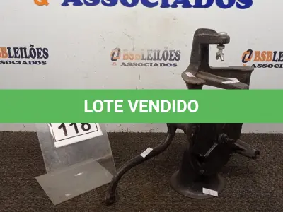 LOTE 118 - 01 MOEDOR DE GRÃOS MANUAL. (NO ESTADO) ATENÇÃO! FAZER A VISITAÇÃO ANTES DE ARREMATAR, NÃO SABEMOS SE FUNCIONA, LEILÃO NÃO TEM GARANTIA E NEM DEVOLUÇÃO, SUJEITO A POSSÍVEIS AVARIAS VISÍVEIS/OCULTAS E/OU AUSÊNCIA DE COMPONENTES.