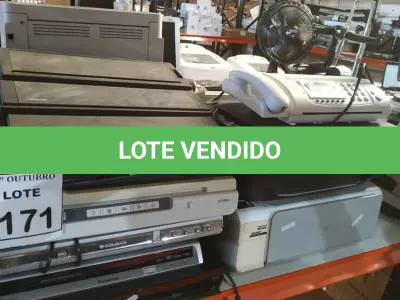 LOTE 171 - 02 APARELHOS DE DVD, 01 APARELHO BLU-RAY MARCA SONY, 01 MÁQUINA DE ESCREVER ELÉTRICA MODELO PRÁXIS 201-11 MARCA OLIVETTI, 01 RECEPTOR DE SINAL DE SATÉLITE, VÁRIAS BOBINAS DE IMPRESSORA DE ETIQUETA E 04 IMPRESSORAS DE MARCAS MODELOS DIVERSOS. (NO ESTADO) ATENÇÃO! FAZER A VISITAÇÃO ANTES DE ARREMATAR, NÃO SABEMOS SE FUNCIONA, LEILÃO NÃO TEM GARANTIA E NEM DEVOLUÇÃO, SUJEITO A POSSÍVEIS AVARIAS VISÍVEIS/OCULTAS E/OU AUSÊNCIA DE COMPONENTES.