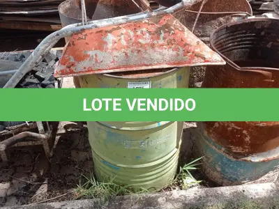 LOTE 591 - 04 TAMBORES DE FERRO COM PEDRAS PORTUGUESAS E 03CARRINHOS DE MÃO. (NO ESTADO) ATENÇÃO! FAZER A VISITAÇÃO ANTES DE ARREMATAR, NÃO SABEMOS SE FUNCIONA, LEILÃO NÃO TEM GARANTIA E NEM DEVOLUÇÃO, SUJEITO A POSSÍVEIS AVARIAS VISÍVEIS/OCULTAS E/OU AUSÊNCIA DE COMPONENTES.