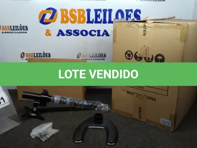 LOTE 181 - 01 CAIXA COM 06 SUPORTES PARA MONITORES MARCA DATEN. (NO ESTADO) ATENÇÃO! FAZER A VISITAÇÃO ANTES DE ARREMATAR, NÃO SABEMOS SE FUNCIONA, LEILÃO NÃO TEM GARANTIA E NEM DEVOLUÇÃO, SUJEITO A POSSÍVEIS AVARIAS VISÍVEIS/OCULTAS E/OU AUSÊNCIA DE COMPONENTES.