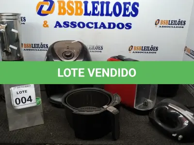 LOTE 004 - 01 LIQUIDIFICADOR INDUSTRIAL, 01 AIR FRYER MARCA PHILCO, 01 BATEDEIRA MARCA MONDIAL E 01 CAFETEIRA. (NO ESTADO) ATENÇÃO! FAZER A VISITAÇÃO ANTES DE ARREMATAR, NÃO SABEMOS SE FUNCIONA, LEILÃO NÃO TEM GARANTIA E NEM DEVOLUÇÃO, SUJEITO A POSSÍVEIS AVARIAS VISÍVEIS/OCULTAS E/OU AUSÊNCIA DE COMPONENTES.