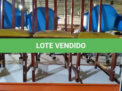 LOTE 001 - 04 CADEIRAS DE MADEIRA. (NO ESTADO) ATENÇÃO! FAZER A VISITAÇÃO ANTES DE ARREMATAR, NÃO SABEMOS SE FUNCIONA, LEILÃO NÃO TEM GARANTIA E NEM DEVOLUÇÃO, SUJEITO A POSSÍVEIS AVARIAS VISÍVEIS/OCULTAS E/OU AUSÊNCIA DE COMPONENTES.