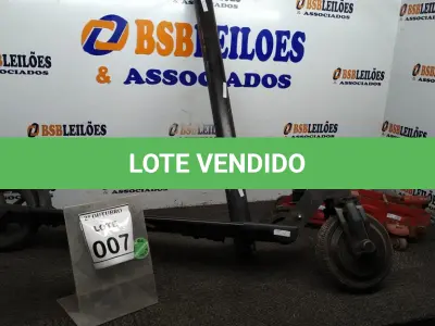 LOTE 007 - 01 PATINETE COM AVARIAS E 01 MACACO HIDRÁULICO. (NO ESTADO) ATENÇÃO! FAZER A VISITAÇÃO ANTES DE ARREMATAR, NÃO SABEMOS SE FUNCIONA, LEILÃO NÃO TEM GARANTIA E NEM DEVOLUÇÃO, SUJEITO A POSSÍVEIS AVARIAS VISÍVEIS/OCULTAS E/OU AUSÊNCIA DE COMPONENTES.