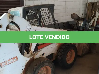 LOTE 630 - 01 BOB CAT. MODELO S 185 ANO 2010 COM IMPLEMENTOS. (NO ESTADO) ATENÇÃO! FAZER A VISITAÇÃO ANTES DE ARREMATAR, NÃO SABEMOS SE FUNCIONA, LEILÃO NÃO TEM GARANTIA E NEM DEVOLUÇÃO, SUJEITO A POSSÍVEIS AVARIAS VISÍVEIS/OCULTAS E/OU AUSÊNCIA DE COMPONENTES.