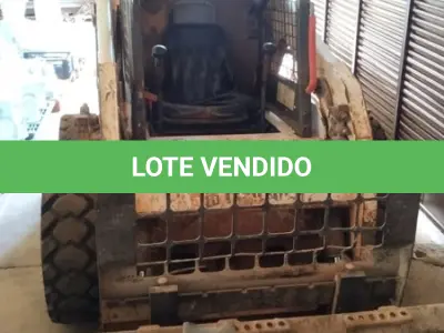 LOTE 630 - 01 BOB CAT. MODELO S 185 ANO 2010 COM IMPLEMENTOS. (NO ESTADO) ATENÇÃO! FAZER A VISITAÇÃO ANTES DE ARREMATAR, NÃO SABEMOS SE FUNCIONA, LEILÃO NÃO TEM GARANTIA E NEM DEVOLUÇÃO, SUJEITO A POSSÍVEIS AVARIAS VISÍVEIS/OCULTAS E/OU AUSÊNCIA DE COMPONENTES.