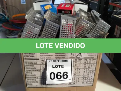 LOTE 066 - 01 LOTE COM GRANDE QUANTIDADE DE MÁSCARAS DESCARTÁVEIS, SUPORTES PARA CANETAS, COLAS BASTÃO E GRAMPOS. (NO ESTADO) ATENÇÃO! FAZER A VISITAÇÃO ANTES DE ARREMATAR, NÃO SABEMOS SE FUNCIONA, LEILÃO NÃO TEM GARANTIA E NEM DEVOLUÇÃO, SUJEITO A POSSÍVEIS AVARIAS VISÍVEIS/OCULTAS E/OU AUSÊNCIA DE COMPONENTES.