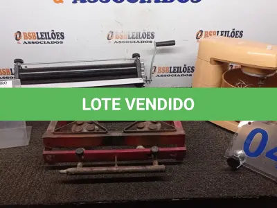 LOTE 107 - 01 BATEDEIRA, 01 CILINDRO DE MASSAS E 01 MINI FOGÃO. (NO ESTADO) ATENÇÃO! FAZER A VISITAÇÃO ANTES DE ARREMATAR, NÃO SABEMOS SE FUNCIONA, LEILÃO NÃO TEM GARANTIA E NEM DEVOLUÇÃO, SUJEITO A POSSÍVEIS AVARIAS VISÍVEIS/OCULTAS E/OU AUSÊNCIA DE COMPONENTES.