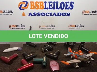 LOTE 115 - 01 LOTE COM VÁRIOS MASSAGEADORES, 01 FERRO DE PASSAR 01 AVIÃO DE BRINQUEDO. (NO ESTADO) ATENÇÃO! FAZER A VISITAÇÃO ANTES DE ARREMATAR, NÃO SABEMOS SE FUNCIONA, LEILÃO NÃO TEM GARANTIA E NEM DEVOLUÇÃO, SUJEITO A POSSÍVEIS AVARIAS VISÍVEIS/OCULTAS E/OU AUSÊNCIA DE COMPONENTES.