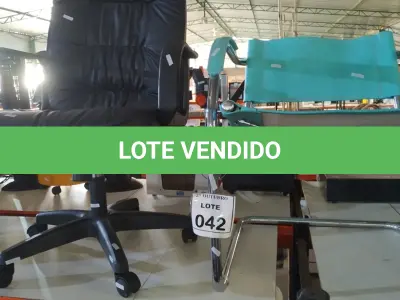 LOTE 042 - 01 CADEIRA DE ESCRITÓRIO E 01 CADEIRA CROMADA FIXA. (NO ESTADO) ATENÇÃO! FAZER A VISITAÇÃO ANTES DE ARREMATAR, NÃO SABEMOS SE FUNCIONA, LEILÃO NÃO TEM GARANTIA E NEM DEVOLUÇÃO, SUJEITO A POSSÍVEIS AVARIAS VISÍVEIS/OCULTAS E/OU AUSÊNCIA DE COMPONENTES.