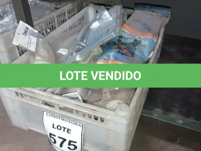 LOTE 575 - 01 LOTE COM CHUVEIROS, ESTABILIZADOR PARA LAVATÓRIOS. (CAIXA ORGANIZADORA NAO INCLUSA) (NO ESTADO) ATENÇÃO! FAZER A VISITAÇÃO ANTES DE ARREMATAR, NÃO SABEMOS SE FUNCIONA, LEILÃO NÃO TEM GARANTIA E NEM DEVOLUÇÃO, SUJEITO A POSSÍVEIS AVARIAS VISÍVEIS/OCULTAS E/OU AUSÊNCIA DE COMPONENTES.