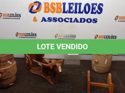 LOTE 096 - 01 CARRINHO DE BOI EM MADEIRA E 02 CAROTE DE CACHAÇA. (NO ESTADO) ATENÇÃO! FAZER A VISITAÇÃO ANTES DE ARREMATAR, NÃO SABEMOS SE FUNCIONA, LEILÃO NÃO TEM GARANTIA E NEM DEVOLUÇÃO, SUJEITO A POSSÍVEIS AVARIAS VISÍVEIS/OCULTAS E/OU AUSÊNCIA DE COMPONENTES.