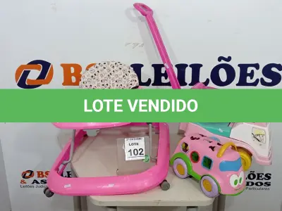 LOTE 102 - 01 ANDADOR DE CRIANÇA, 01 CARRINHO DE EMPURRAR E 01 CARRINHO DE BRINQUEDO. (NO ESTADO) ATENÇÃO! FAZER A VISITAÇÃO ANTES DE ARREMATAR, NÃO SABEMOS SE FUNCIONA, LEILÃO NÃO TEM GARANTIA E NEM DEVOLUÇÃO, SUJEITO A POSSÍVEIS AVARIAS VISÍVEIS/OCULTAS E/OU AUSÊNCIA DE COMPONENTES.