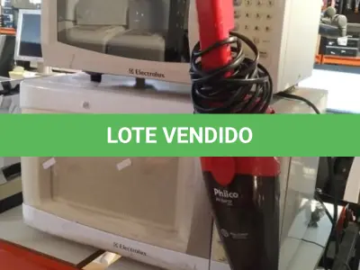 LOTE 167 - 02 MICRO-ONDAS MARCA ELECTROLUX E 01 ASPIRADOR DE PÓ MARCA PHILCO. (NO ESTADO) ATENÇÃO! FAZER A VISITAÇÃO ANTES DE ARREMATAR, NÃO SABEMOS SE FUNCIONA, LEILÃO NÃO TEM GARANTIA E NEM DEVOLUÇÃO, SUJEITO A POSSÍVEIS AVARIAS VISÍVEIS/OCULTAS E/OU AUSÊNCIA DE COMPONENTES.