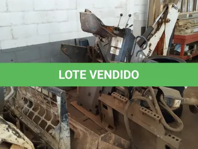 LOTE 630 - 01 BOB CAT. MODELO S 185 ANO 2010 COM IMPLEMENTOS. (NO ESTADO) ATENÇÃO! FAZER A VISITAÇÃO ANTES DE ARREMATAR, NÃO SABEMOS SE FUNCIONA, LEILÃO NÃO TEM GARANTIA E NEM DEVOLUÇÃO, SUJEITO A POSSÍVEIS AVARIAS VISÍVEIS/OCULTAS E/OU AUSÊNCIA DE COMPONENTES.