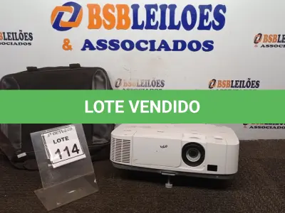 LOTE 114 - 01 PROJETOR MARCA NEC. (NO ESTADO) ATENÇÃO! FAZER A VISITAÇÃO ANTES DE ARREMATAR, NÃO SABEMOS SE FUNCIONA, LEILÃO NÃO TEM GARANTIA E NEM DEVOLUÇÃO, SUJEITO A POSSÍVEIS AVARIAS VISÍVEIS/OCULTAS E/OU AUSÊNCIA DE COMPONENTES.