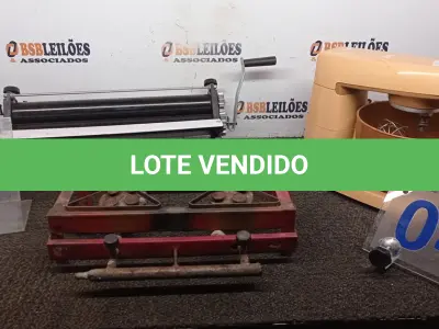 LOTE 107 - 01 BATEDEIRA, 01 CILINDRO DE MASSAS E 01 MINI FOGÃO. (NO ESTADO) ATENÇÃO! FAZER A VISITAÇÃO ANTES DE ARREMATAR, NÃO SABEMOS SE FUNCIONA, LEILÃO NÃO TEM GARANTIA E NEM DEVOLUÇÃO, SUJEITO A POSSÍVEIS AVARIAS VISÍVEIS/OCULTAS E/OU AUSÊNCIA DE COMPONENTES.
