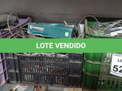 LOTE 525 - 01 LOTE COM CABOS DIVERSOS, SUPORTE PARA CÂMERAS DE SEGURANÇA . (CAIXA ORGANIZADORA NAO INCLUSA) (NO ESTADO) ATENÇÃO! FAZER A VISITAÇÃO ANTES DE ARREMATAR, NÃO SABEMOS SE FUNCIONA, LEILÃO NÃO TEM GARANTIA E NEM DEVOLUÇÃO, SUJEITO A POSSÍVEIS AVARIAS VISÍVEIS/OCULTAS E/OU AUSÊNCIA DE COMPONENTES.