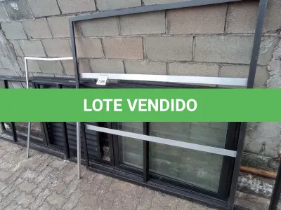 LOTE 586 - 01 LOTE COM JANELAS EM ALUMÍNIO TAMANHOS DIVERSOS. (NO ESTADO) ATENÇÃO! FAZER A VISITAÇÃO ANTES DE ARREMATAR, NÃO SABEMOS SE FUNCIONA, LEILÃO NÃO TEM GARANTIA E NEM DEVOLUÇÃO, SUJEITO A POSSÍVEIS AVARIAS VISÍVEIS/OCULTAS E/OU AUSÊNCIA DE COMPONENTES.