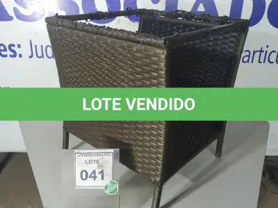 LOTE 041 - 01 MESA DE CANTO DE JARDIM. (NO ESTADO EM QUE SE ENCONTRA. SUJEITO A AVARIAS OCULTAS/VISÍVEIS.) BJ7455P